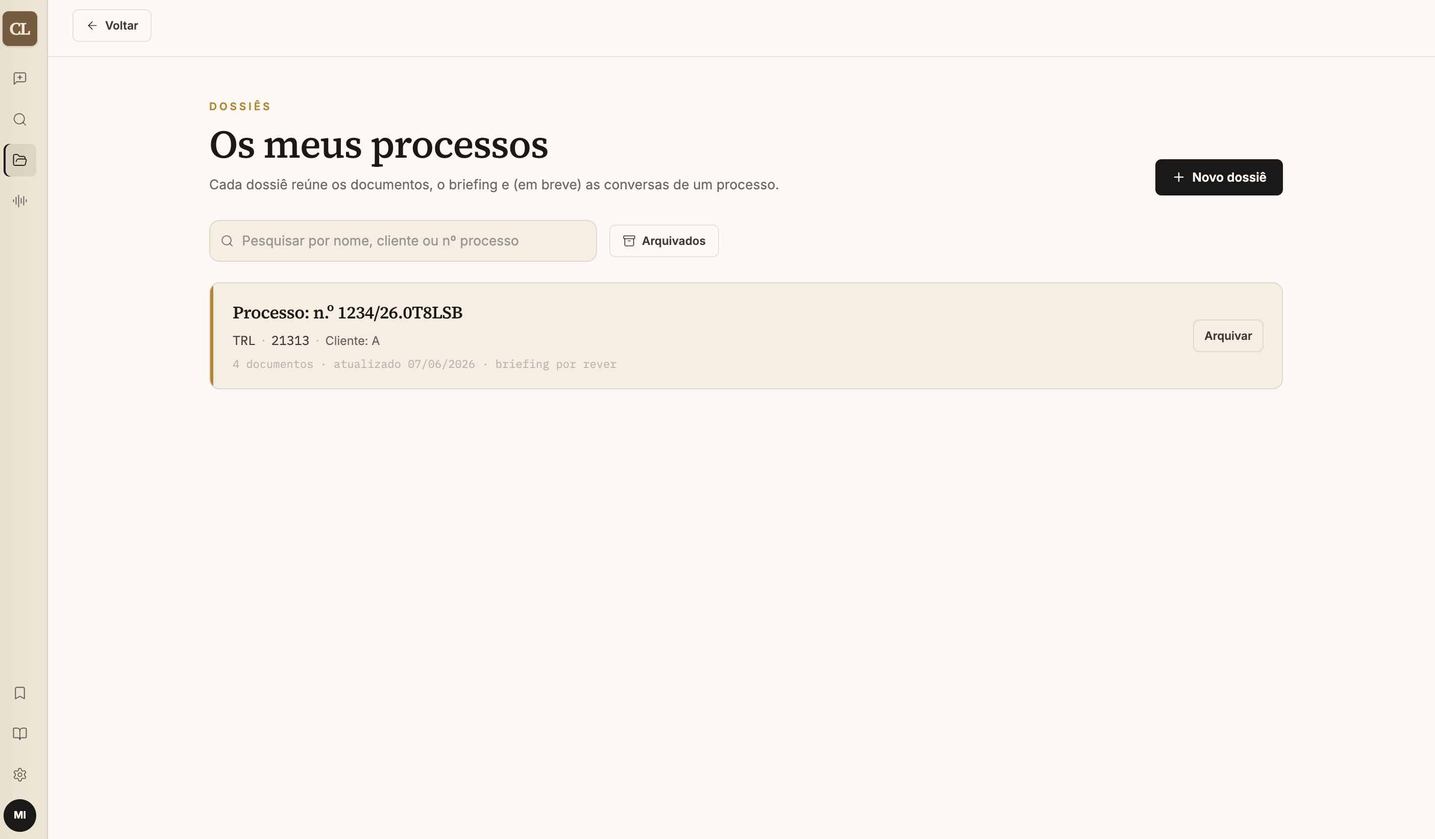 Lista de dossiês no ChatLex, com um processo, o número de documentos e o estado do briefing